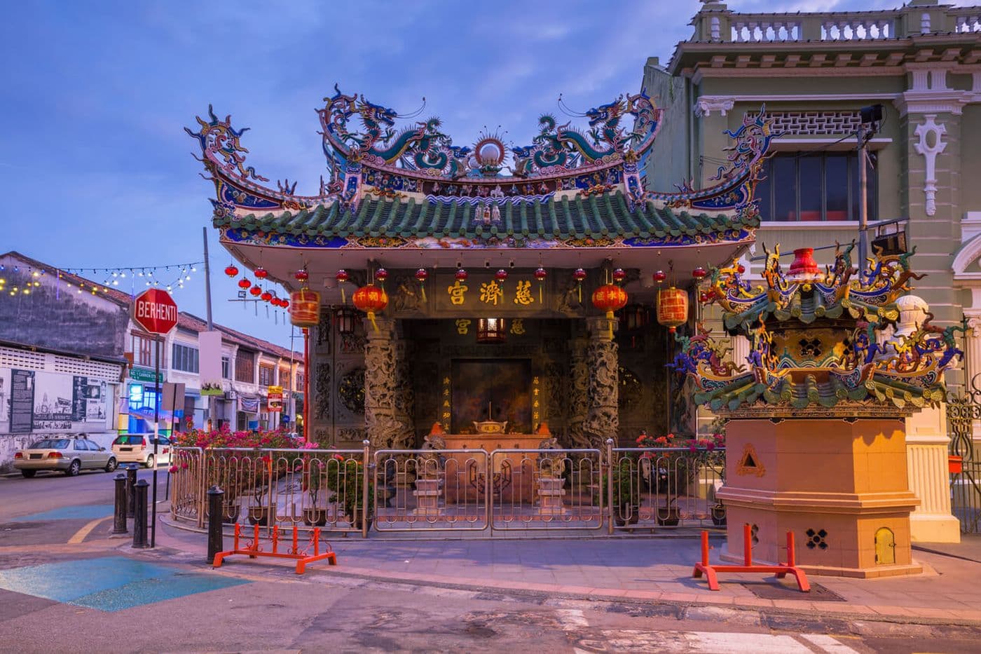 Street Art And Clan Houses