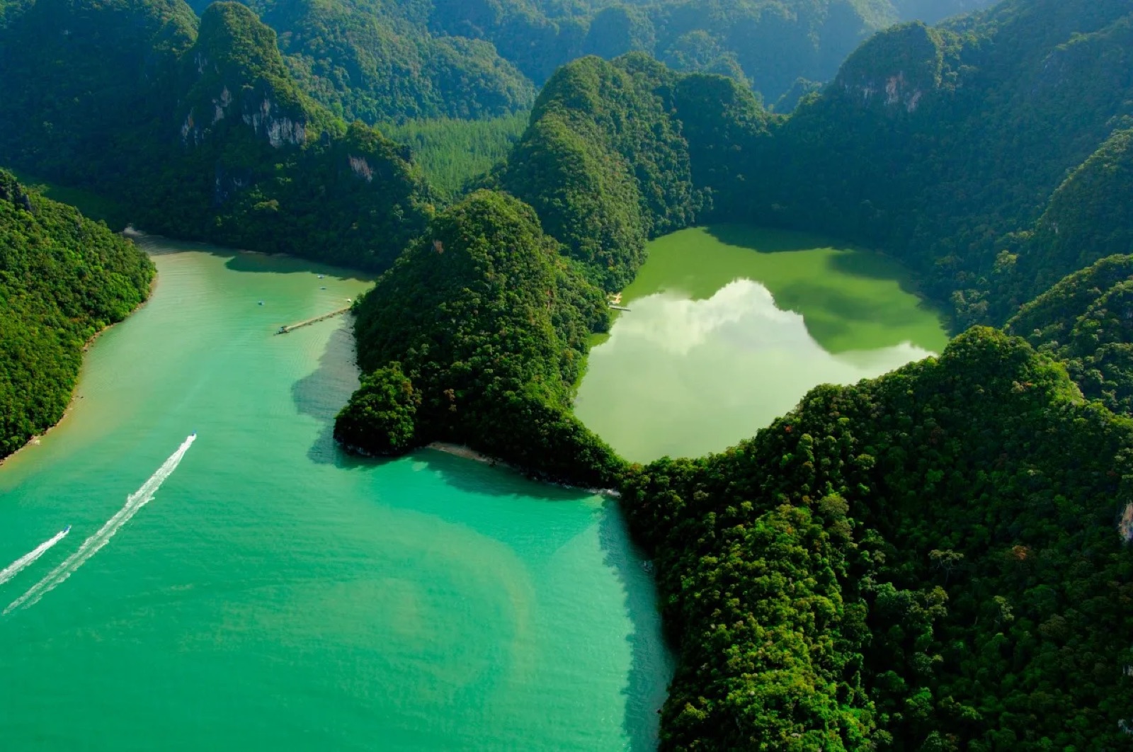 Dayang Bunting Island (Lake of the Pregnant Maiden)